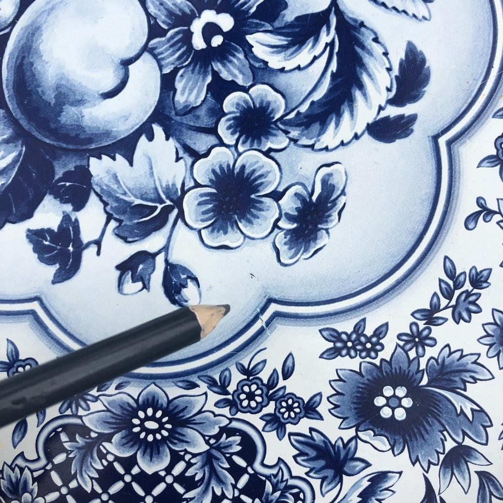 Daher Decorated Ware Round Metal Tray - Blue White Fruit Floral Made in England - Picture 10 of 12